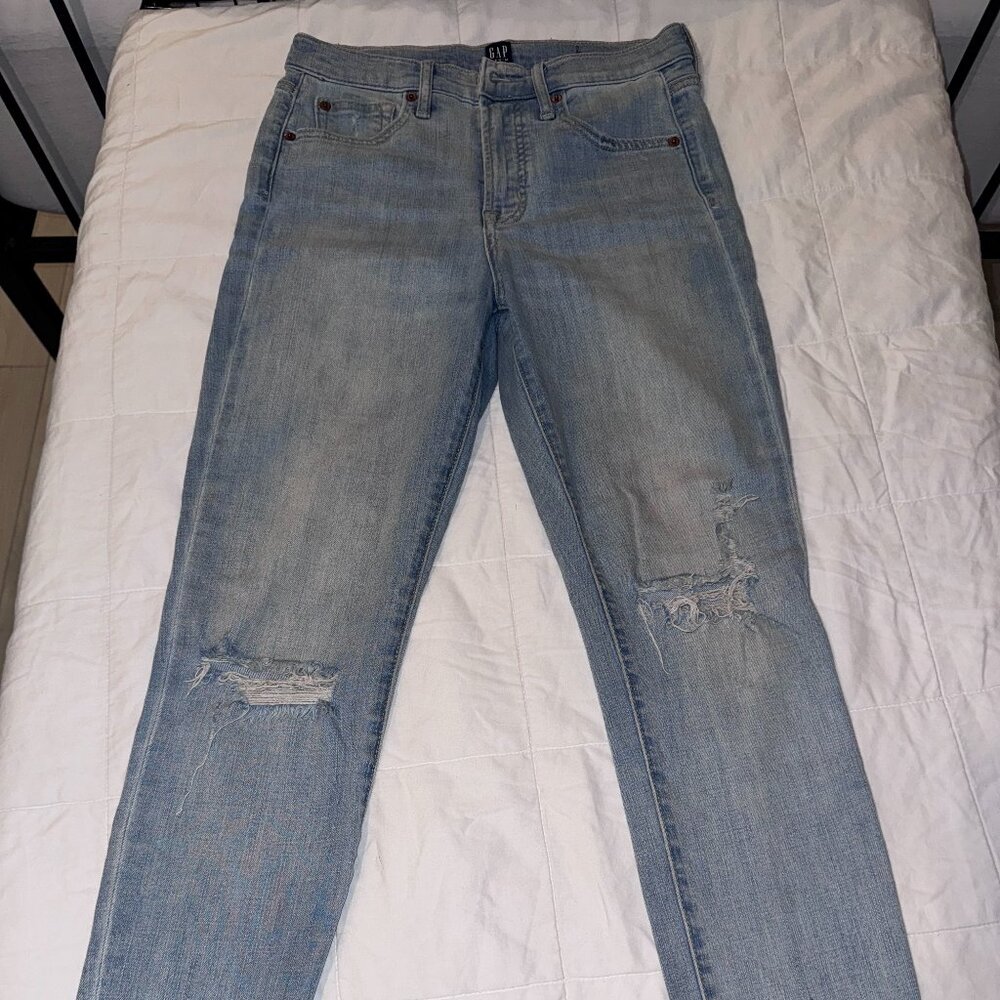 Women's Gap Distressed Jeans 27